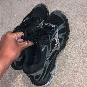 Mizuno volleyball shoes